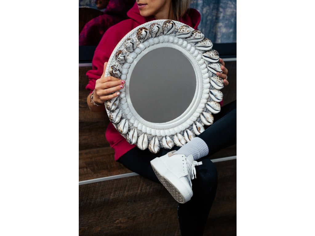 Zrcadlo Melanisia s mušlemi