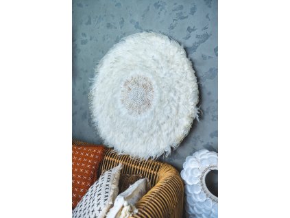Nástěnná dekorace s bílým peřím - malé mušle typ 2 (Průměr 100 cm)