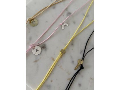 Přívěsek na kůži